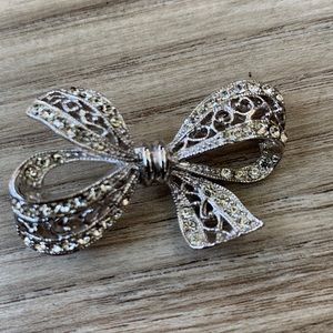Bow Brooch Pin by Kody Silver Tone Vintage Collectible